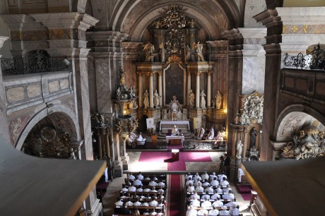 Olajszentelés a Szent Imre templomban - kezdetét vette a Szent Három Nap